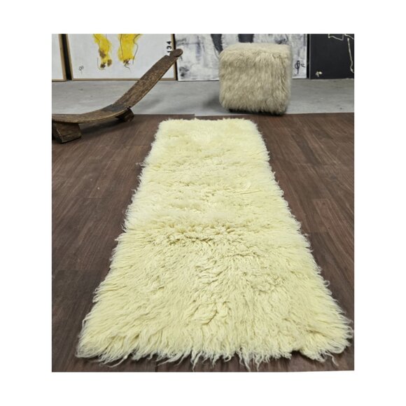 💥BRAND NEW 2' X 6' LEMON YELLOW GREEK FLOKATI RUG. LONG 3.5